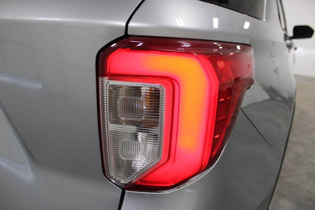 Used 2020 Ford Explorer XLT w/ Comfort Package RWD image 27
