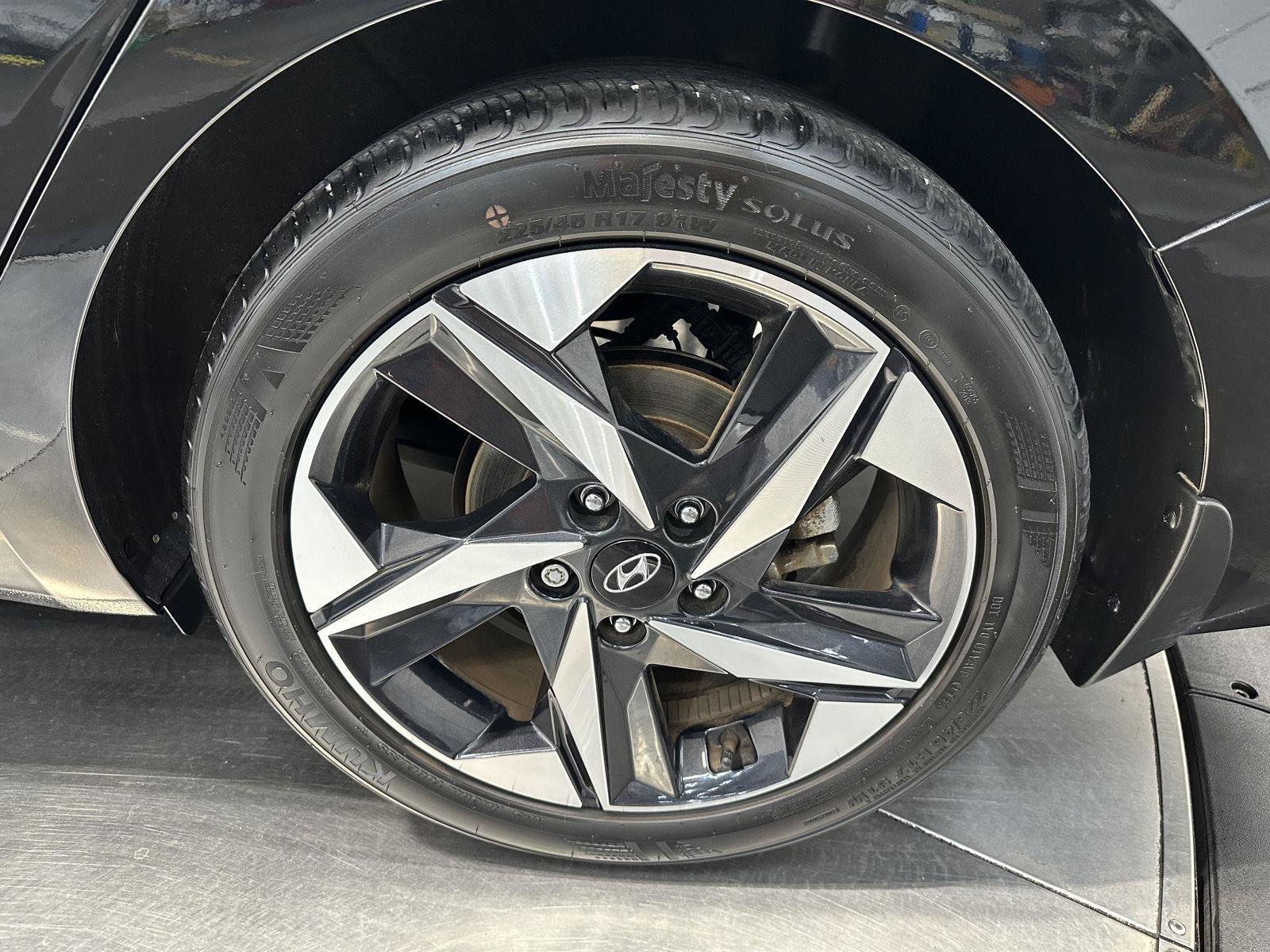 Certified 2023 Hyundai Elantra Limited FWD image 10
