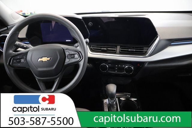 Used 2025 Chevrolet Trax LT FWD image 13