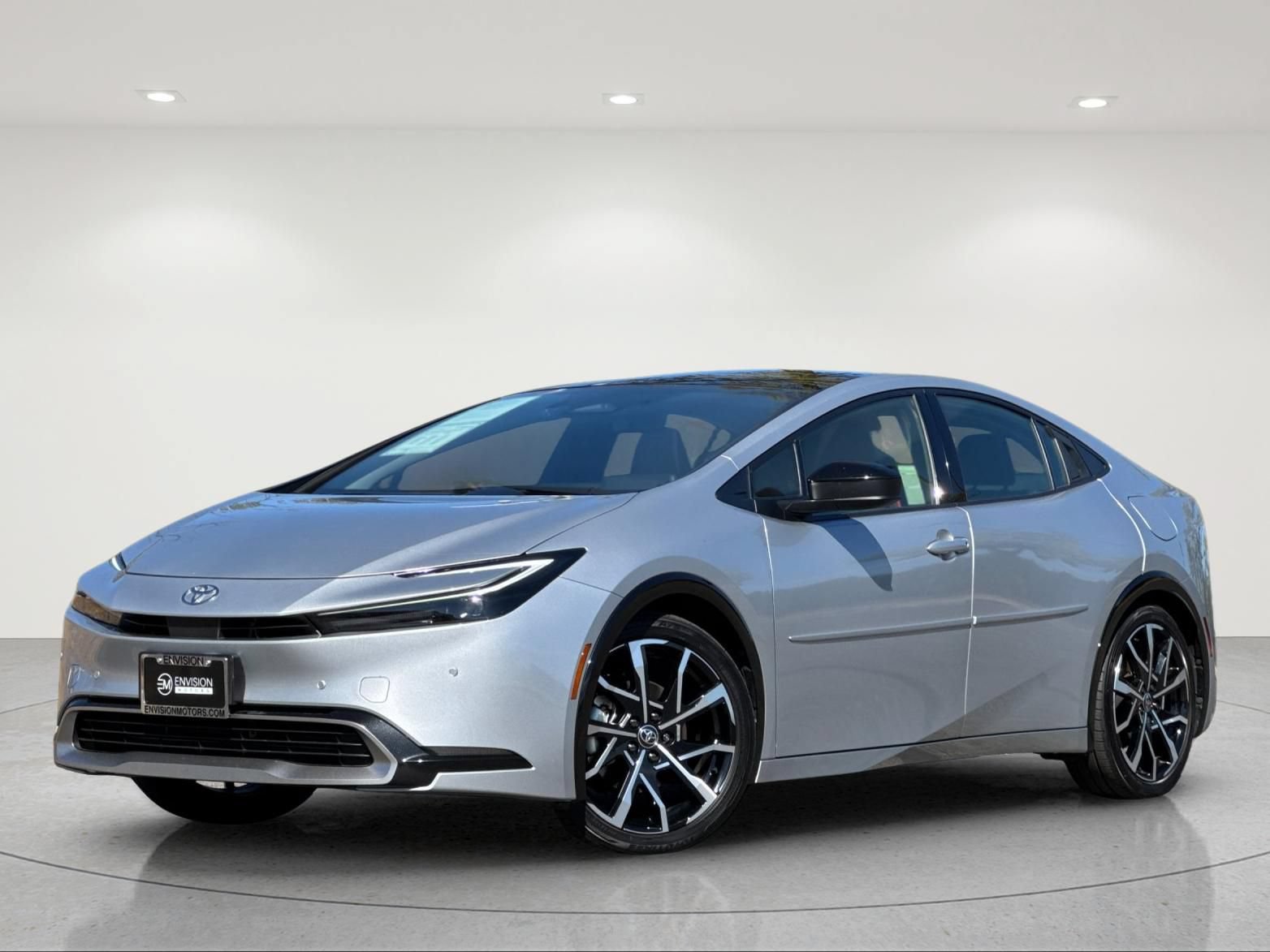 Used 2025 Toyota Prius Plug-In Hybrid FWD image 2