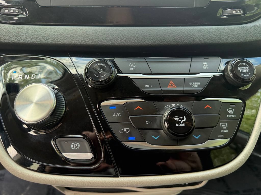 Used 2023 Chrysler Voyager LX FWD image 22