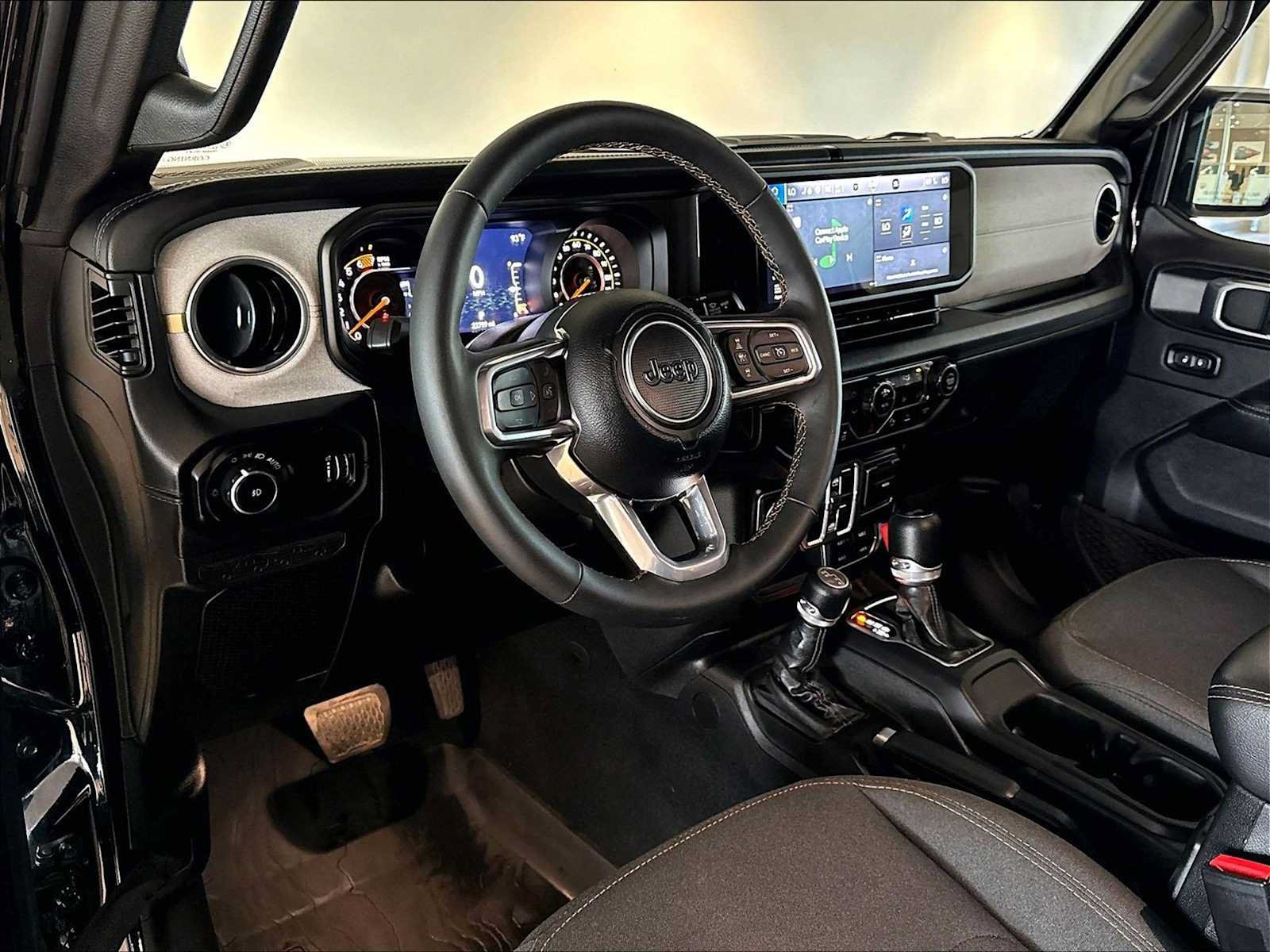 Used 2024 Jeep Wrangler Unlimited Sahara w/ Safety Group AWD/4WD image 7