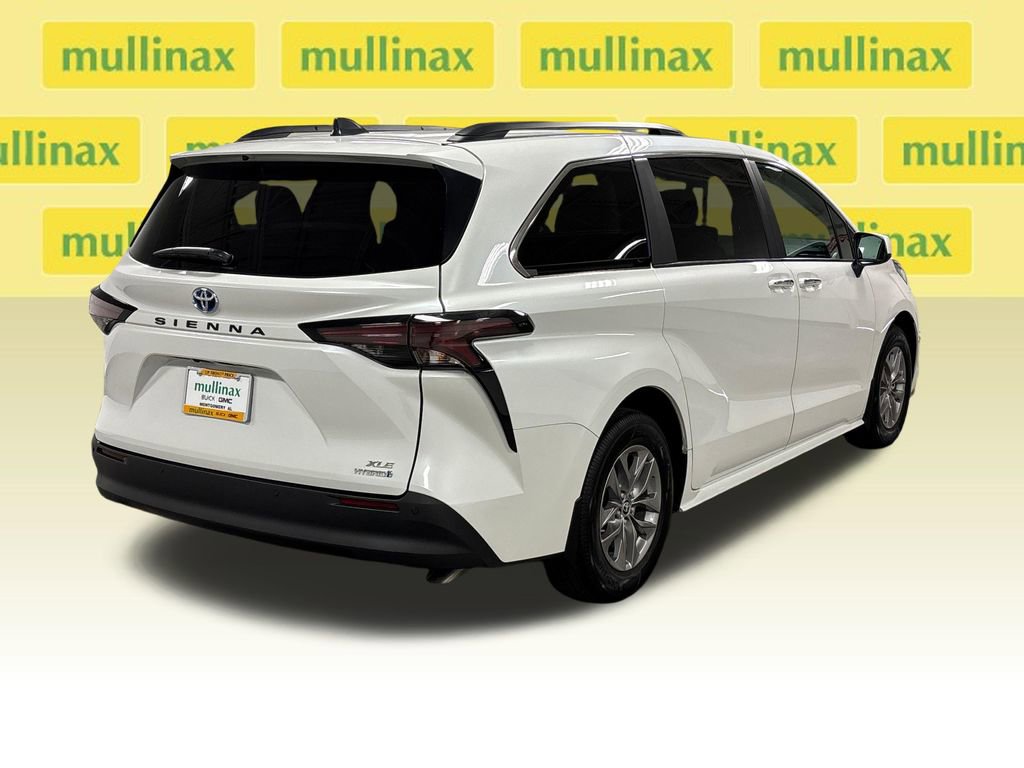 Used 2024 Toyota Sienna XLE FWD image 22