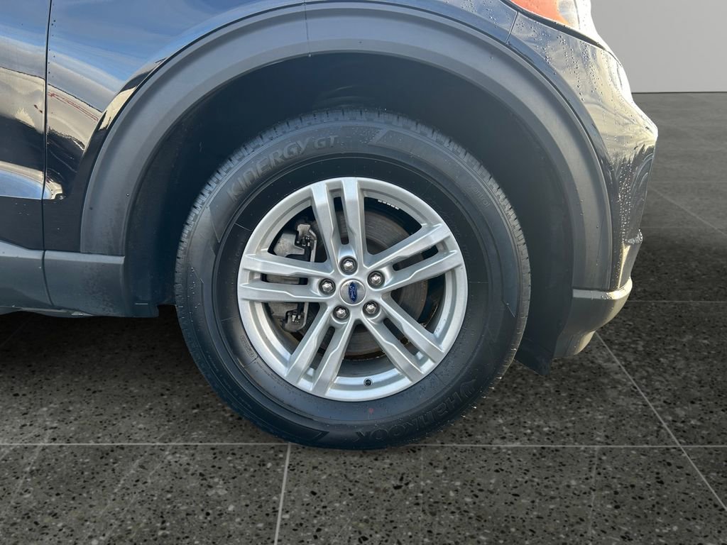 Used 2024 Ford Explorer XLT w/ Equipment Group 202A image 9