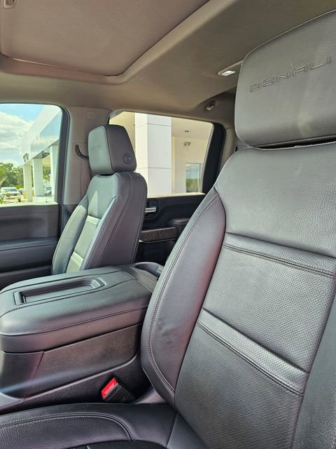 Used 2022 GMC Sierra 2500 Denali w/ Denali Black Diamond Edition AWD/4WD image 16