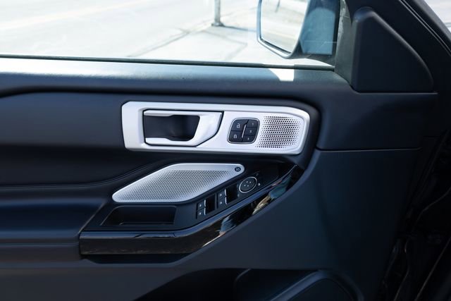 Used 2023 Ford Explorer Platinum w/ Technology Package image 18