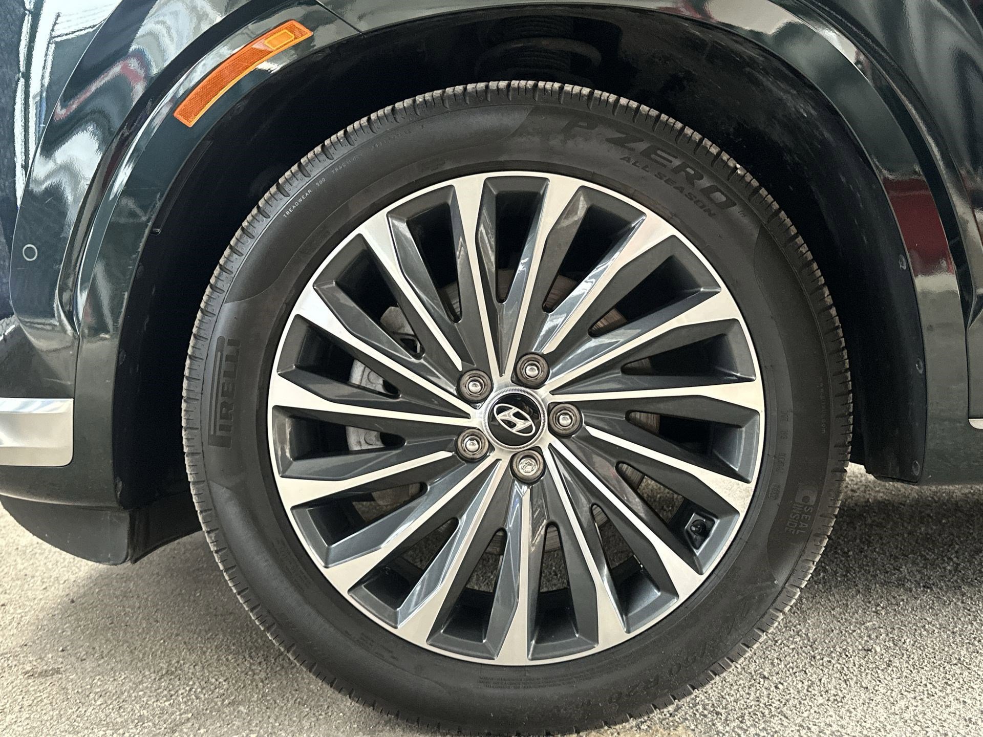 Used 2023 Hyundai Palisade Calligraphy image 19