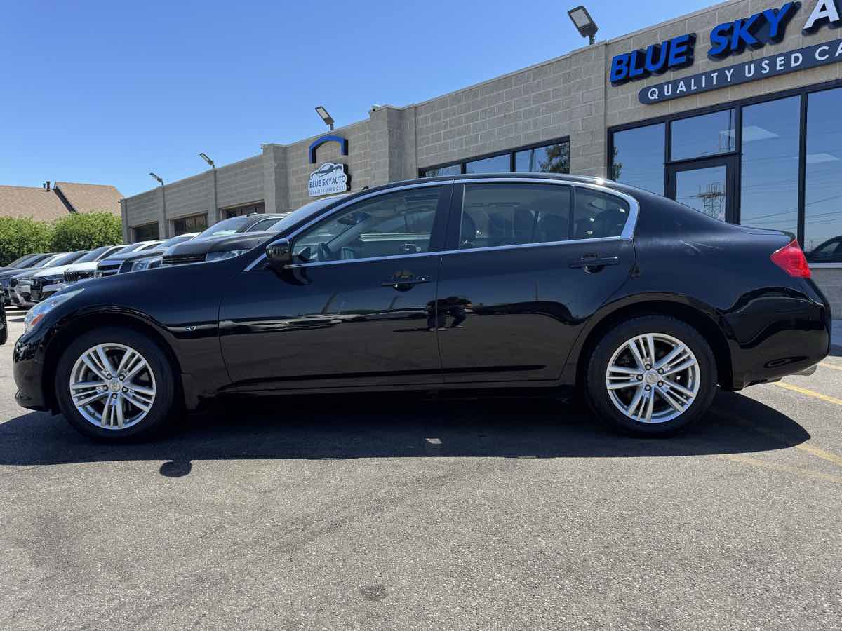 Used 2015 INFINITI Q40 AWD w/ Navigation Package image 8