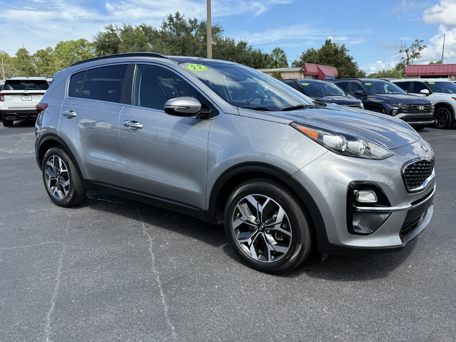 Used 2022 Kia Sportage EX w/ EX Technology Package FWD image 2