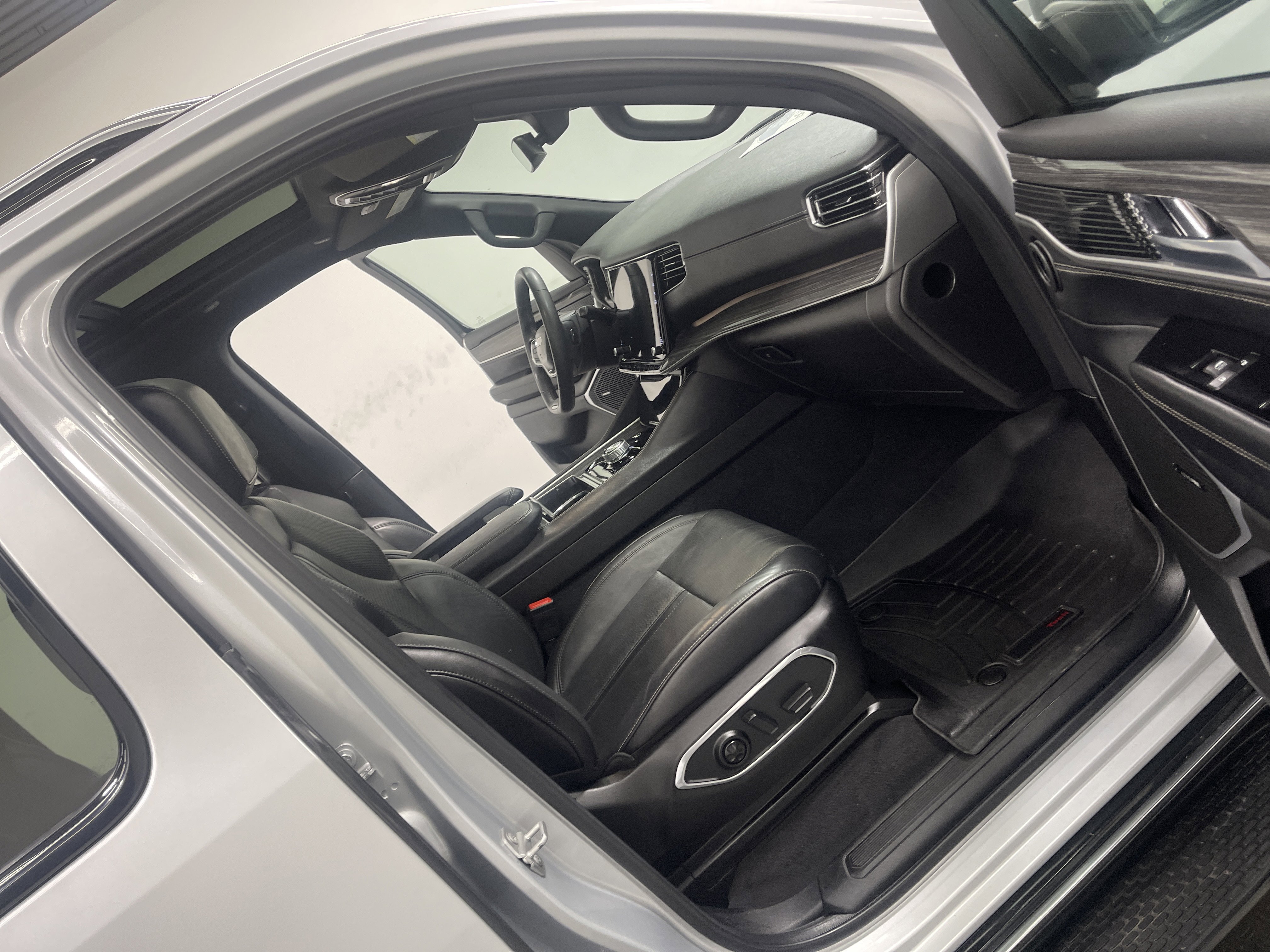 Used 2022 Jeep Wagoneer Series II w/ Premium Group I image 29