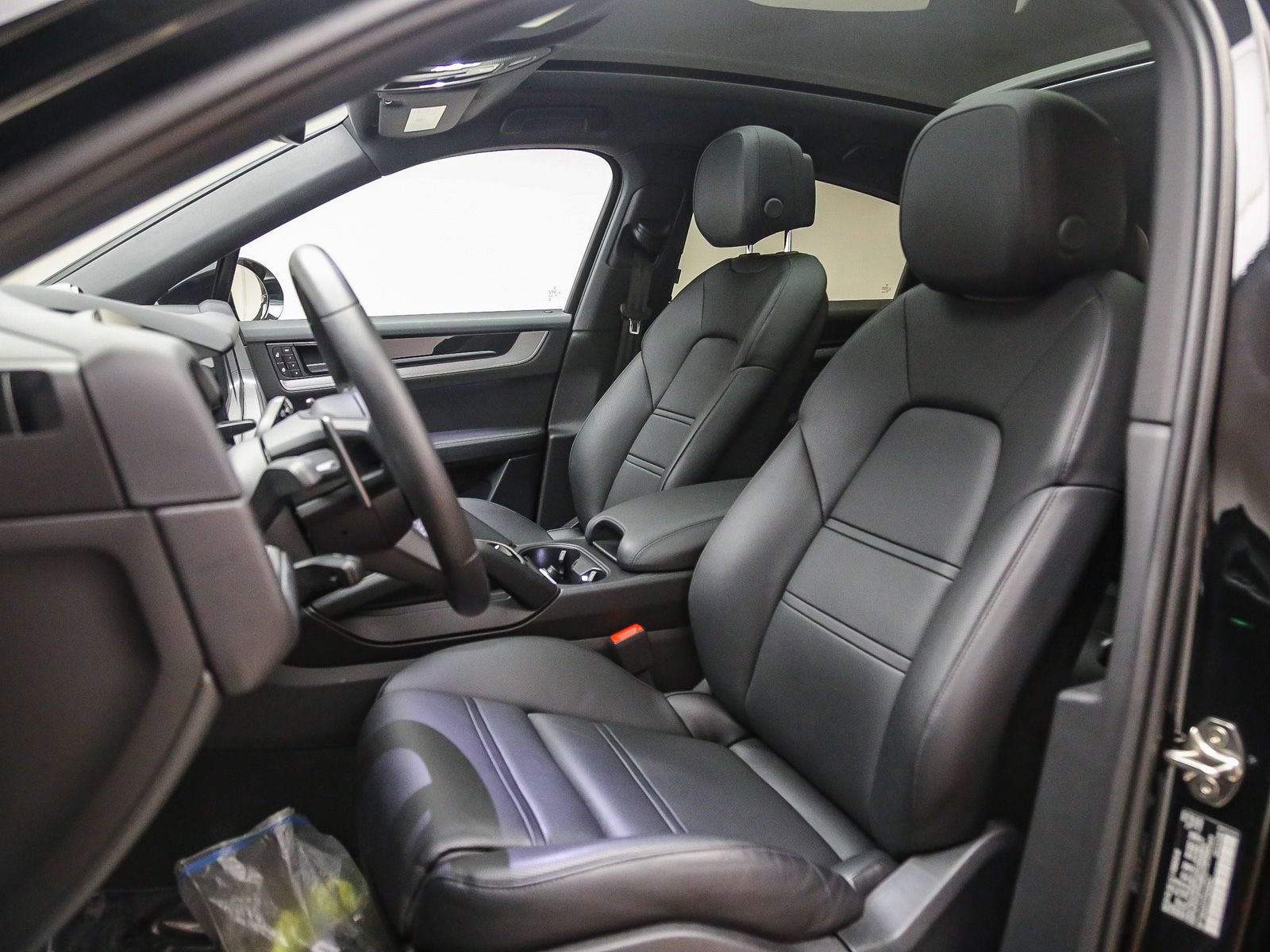 Certified 2026 Porsche Cayenne Coupe AWD/4WD image 10