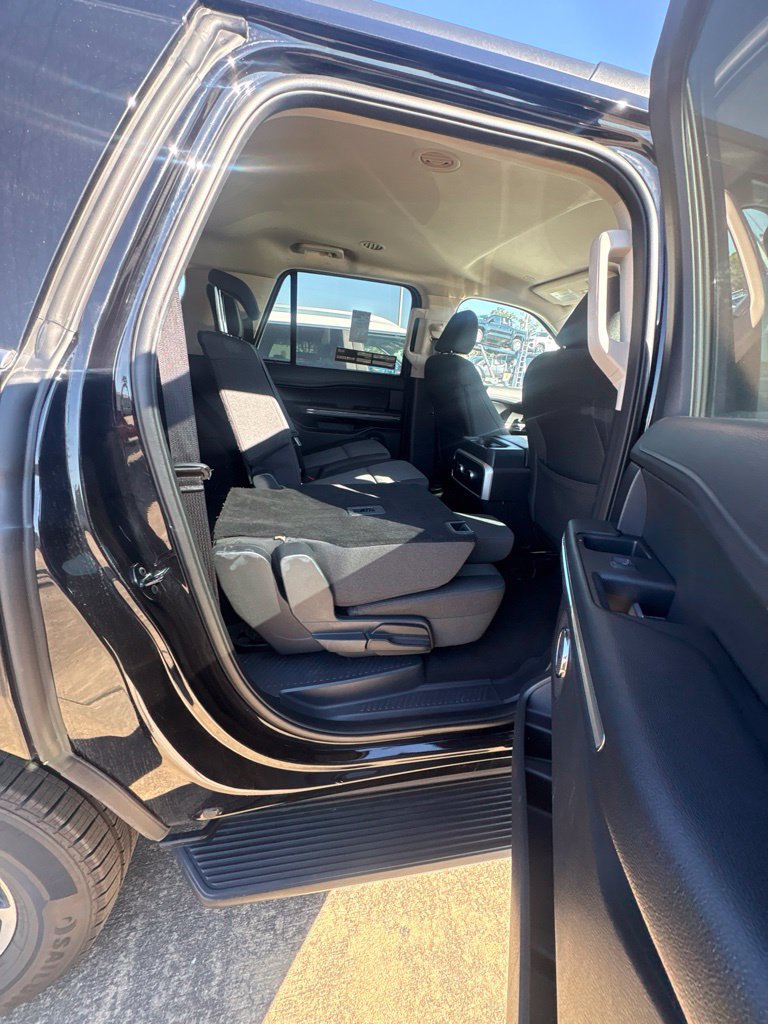 Used 2024 Ford Expedition Max XLT RWD image 4