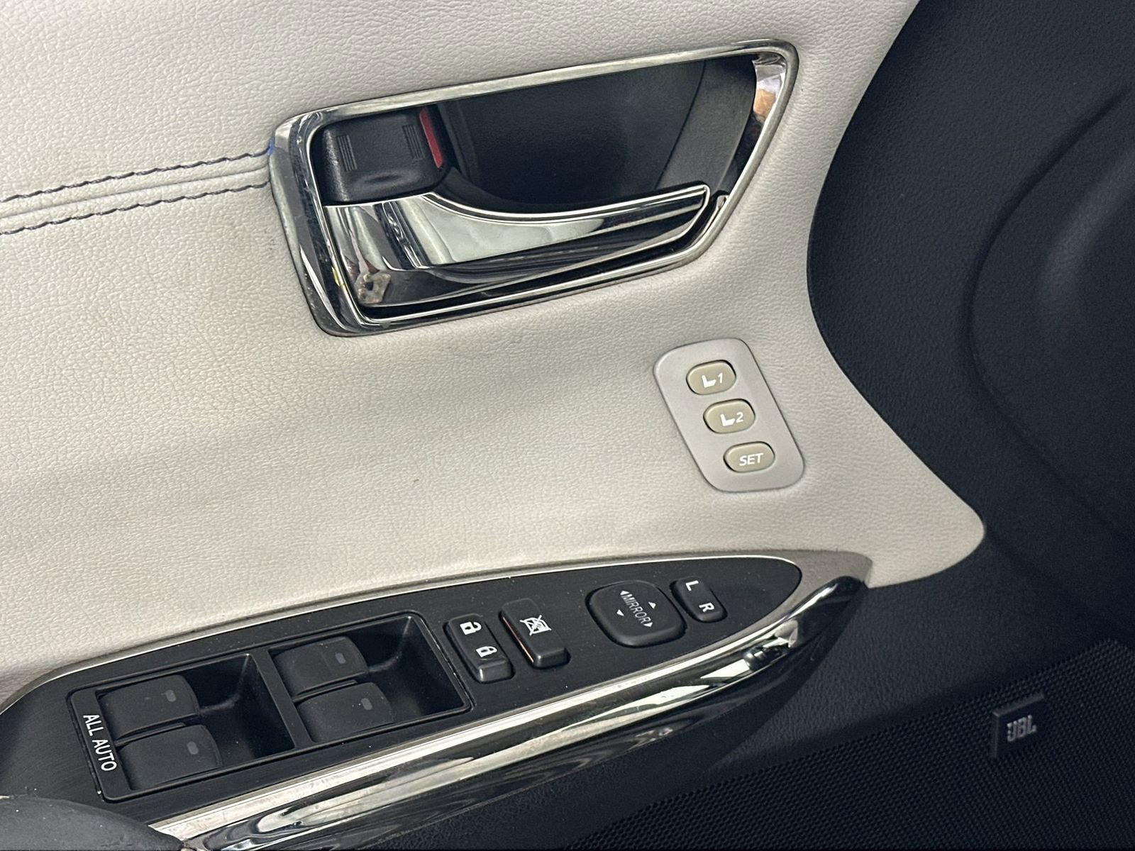 Used 2016 Toyota Avalon Limited w/ Toyota Safety Sense Package image 13