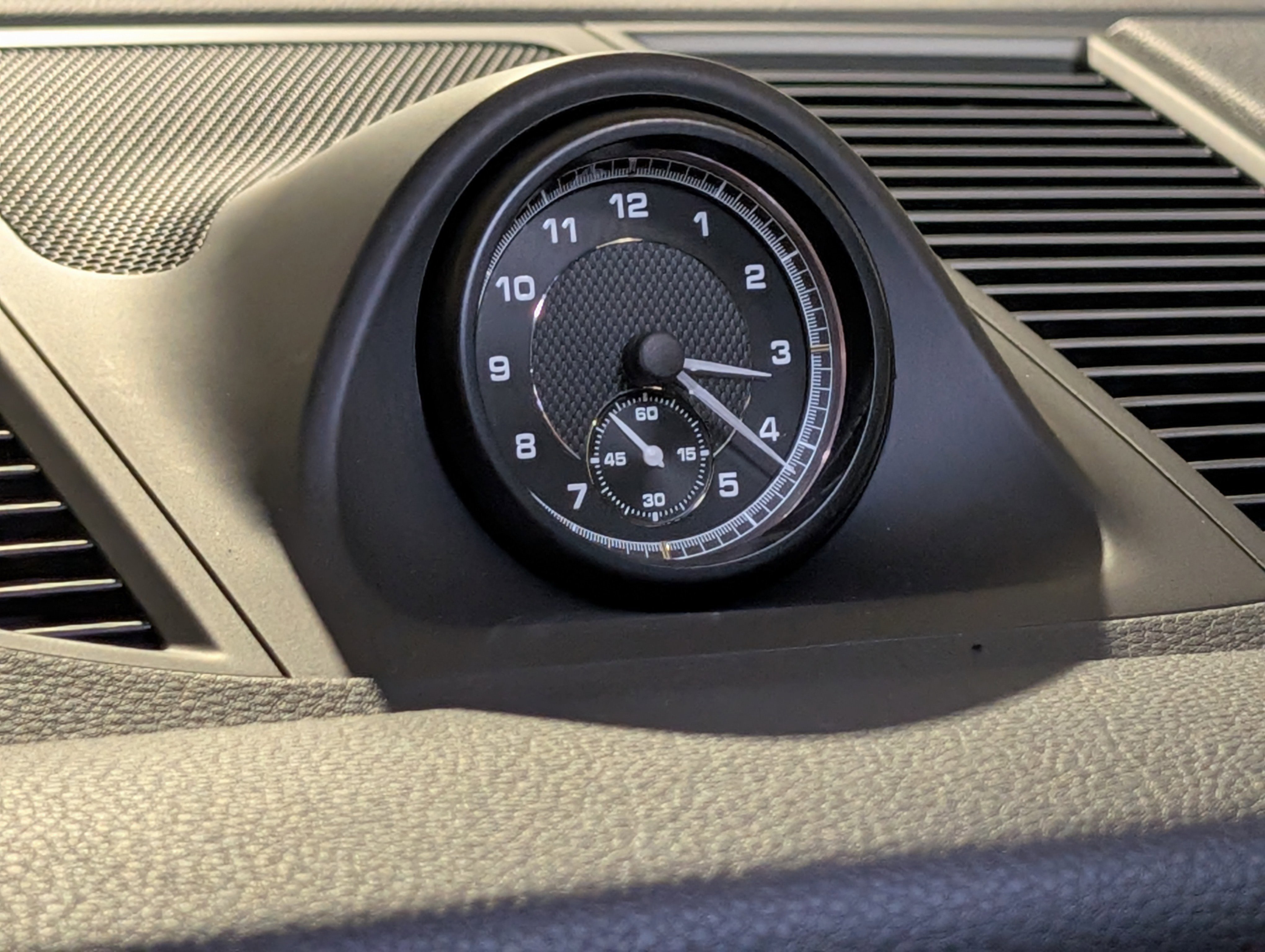 Certified 2026 Porsche Macan image 34