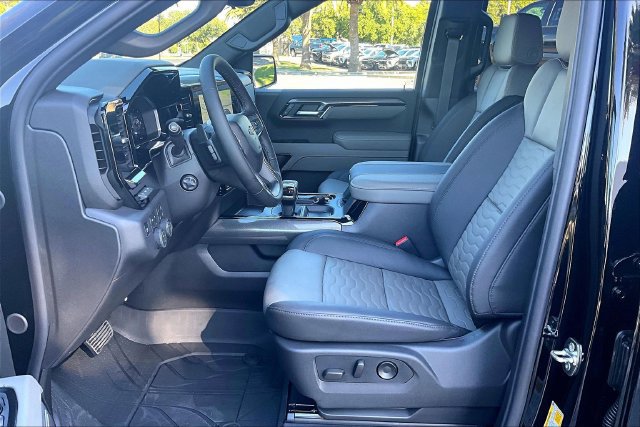 New 2026 Chevrolet Silverado 1500 ZR2 w/ Dark Appearance Package AWD/4WD image 9
