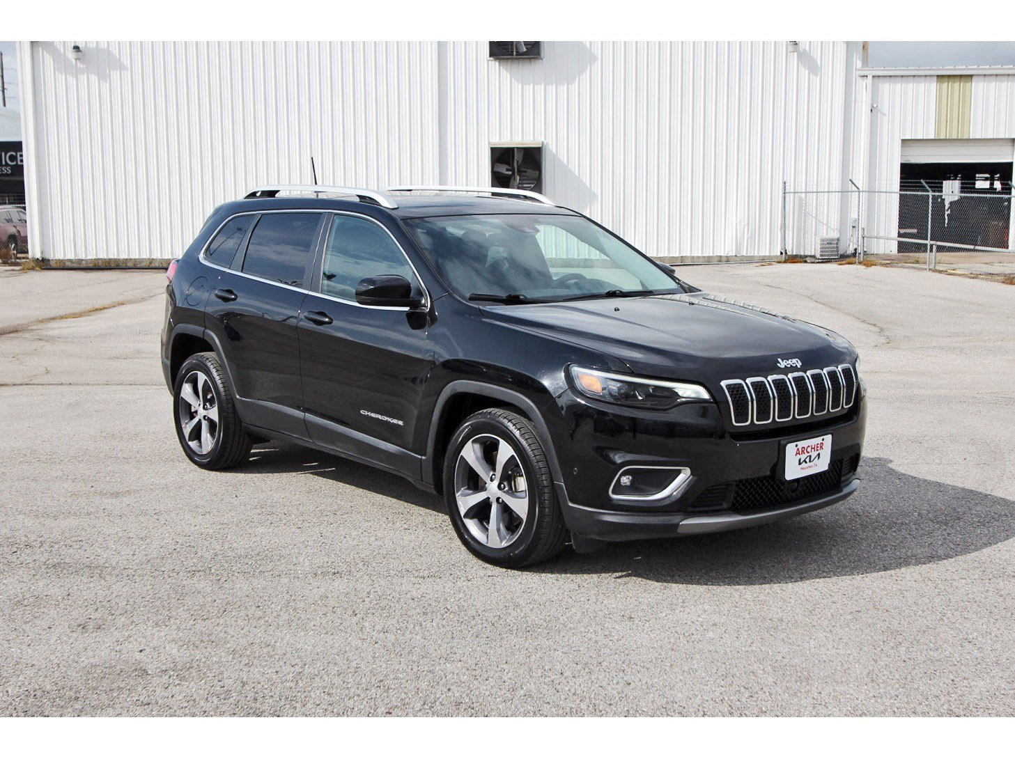 Used 2019 Jeep Cherokee Limited w/ Luxury Group image 9