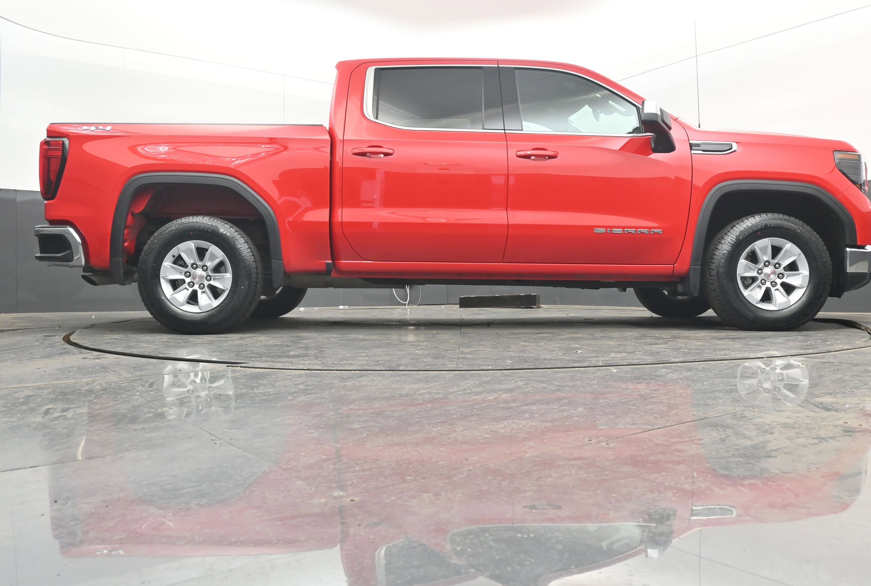 Used 2024 GMC Sierra 1500 SLE image 31