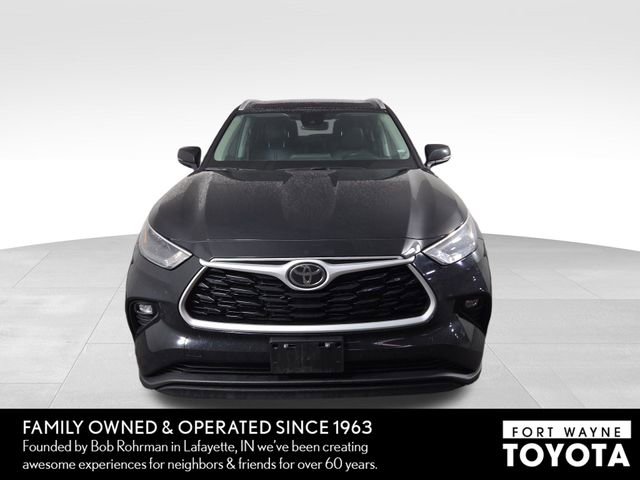 Used 2025 Toyota Highlander XLE image 3