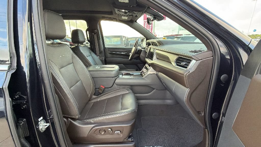 Used 2022 GMC Yukon XL Denali w/ Denali Premium Package RWD image 31