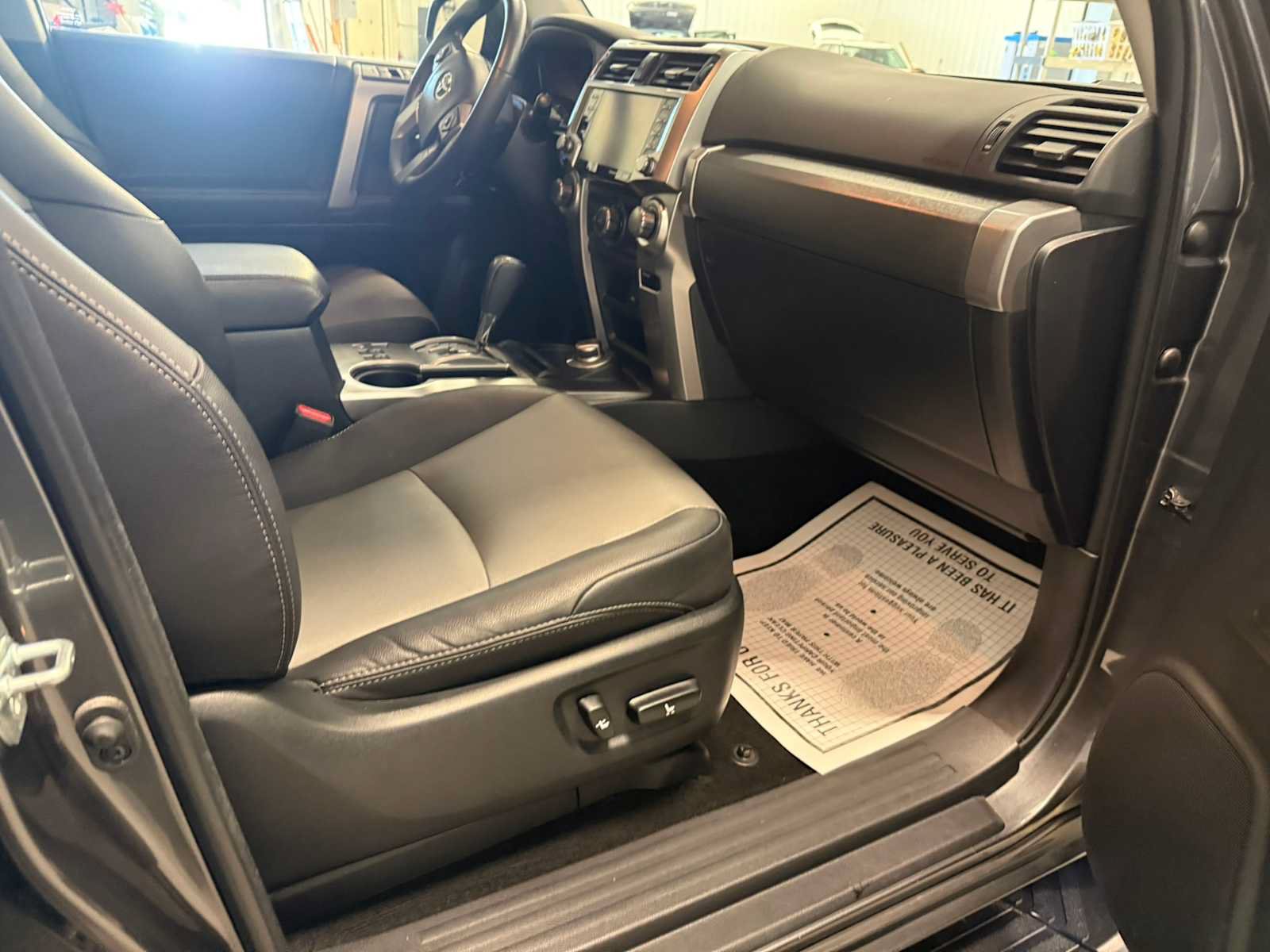 Certified 2022 Toyota 4Runner SR5 Premium w/ Moonroof Package AWD/4WD image 28