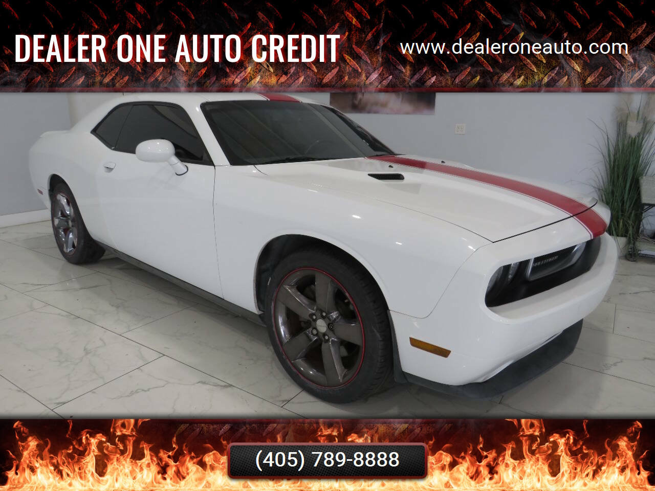 Used 2013 Dodge Challenger SXT RWD image 1