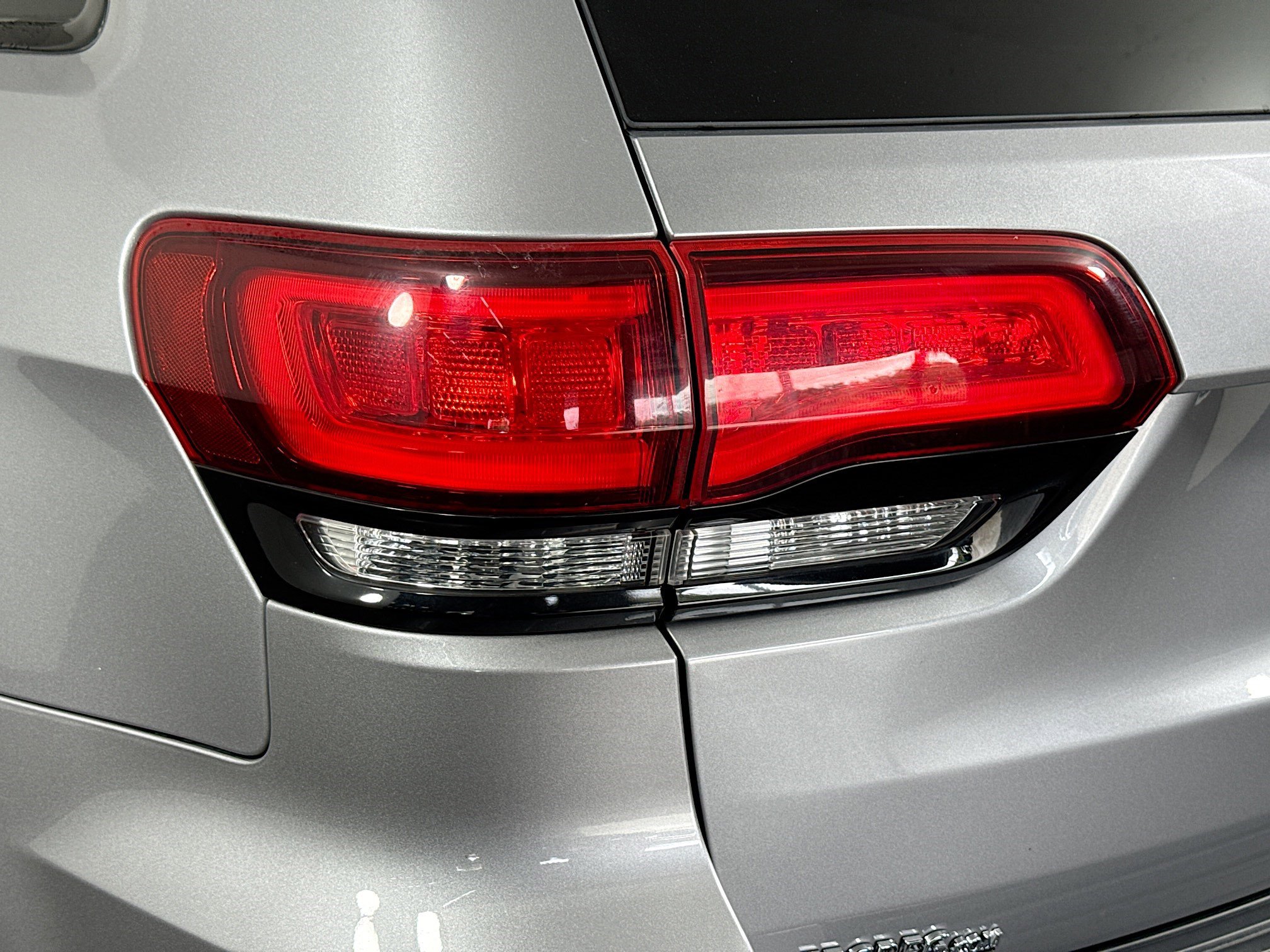 Used 2019 Jeep Grand Cherokee Altitude image 36