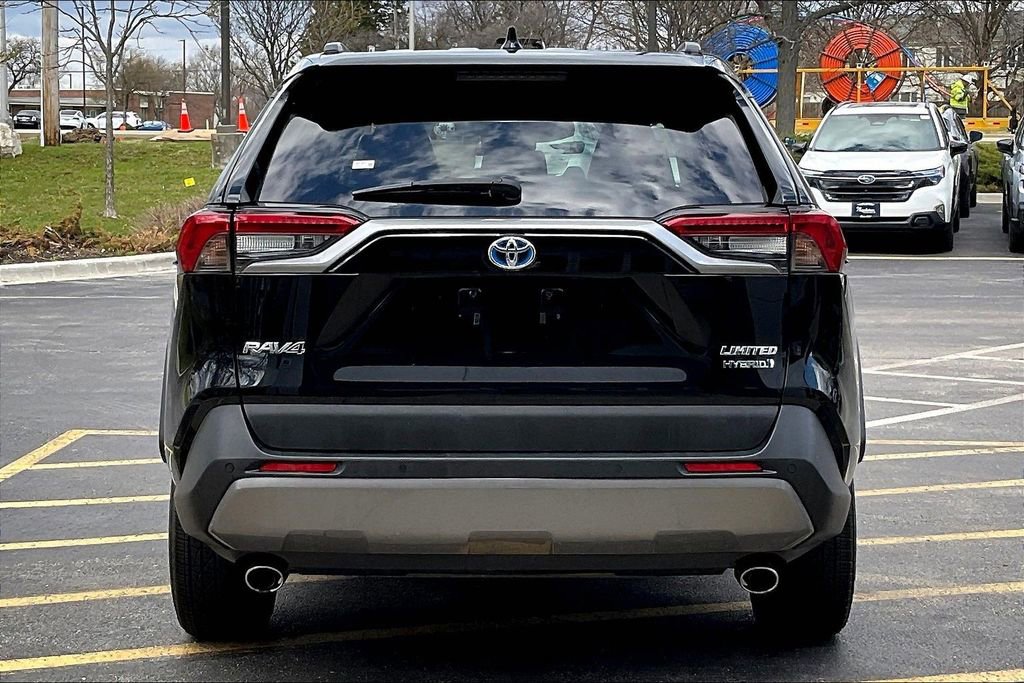 Used 2019 Toyota RAV4 Limited AWD/4WD image 3