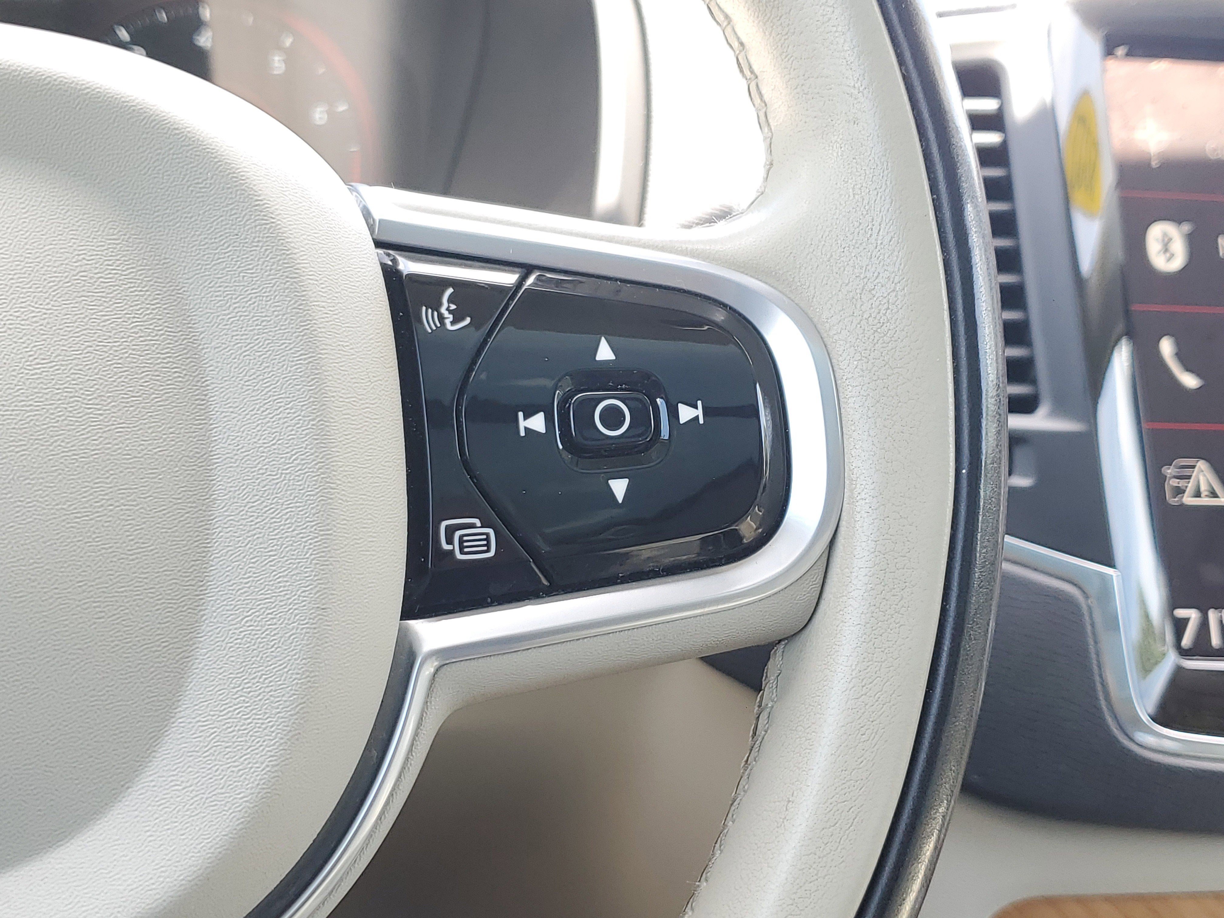 Used 2022 Volvo XC90 T6 Momentum w/ Protection Package Premier AWD/4WD image 29