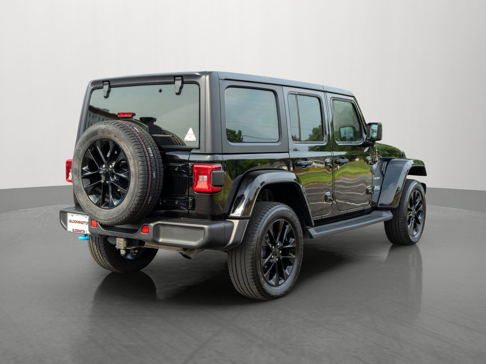 Used 2023 Jeep Wrangler Unlimited Sahara w/ Cold Weather Group AWD/4WD image 7