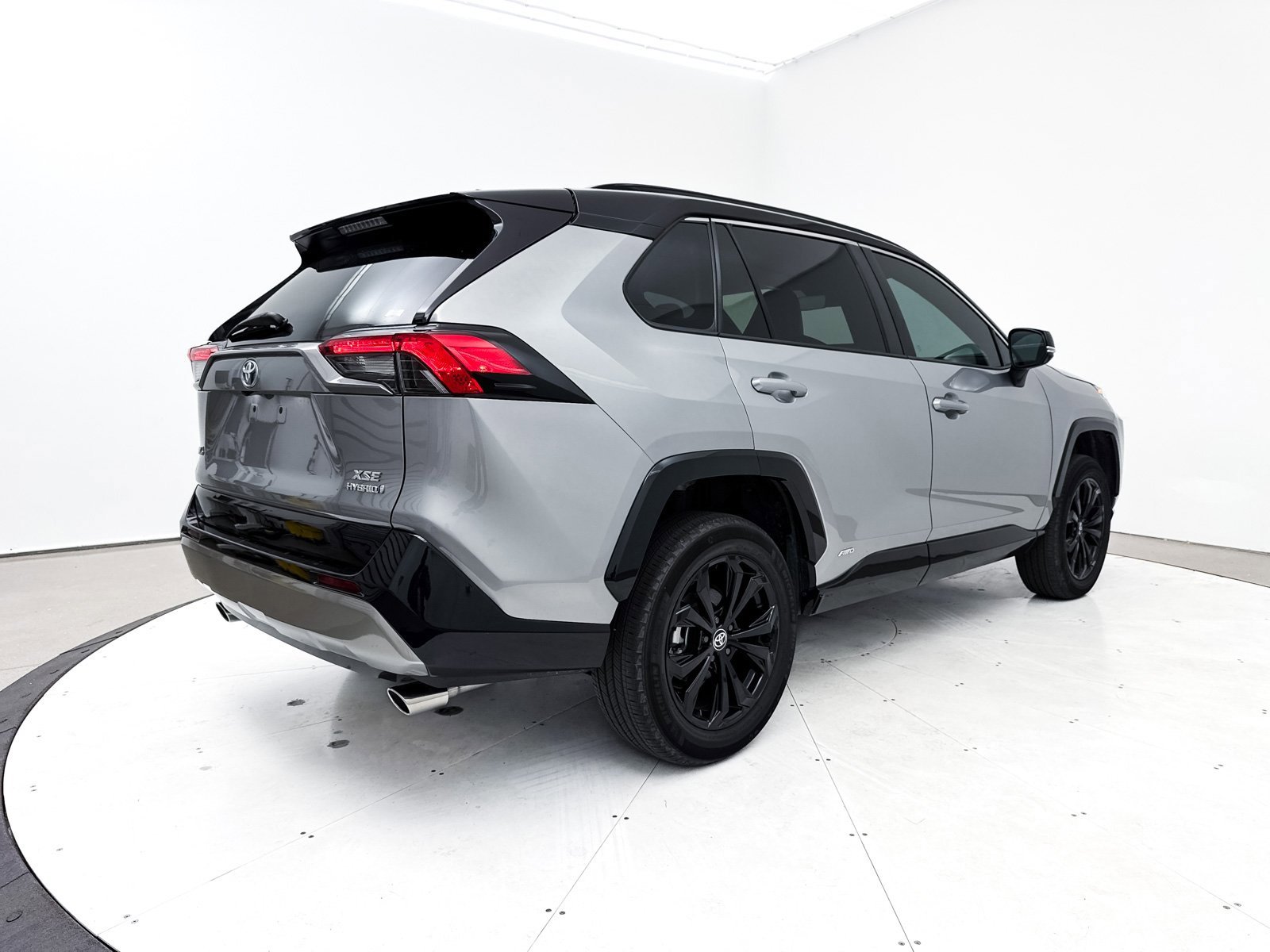 Used 2023 Toyota RAV4 XSE image 19