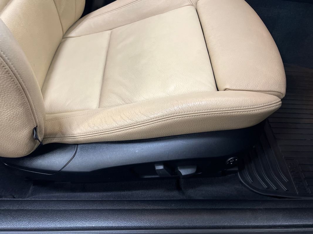 Used 2013 BMW 135i Convertible image 95