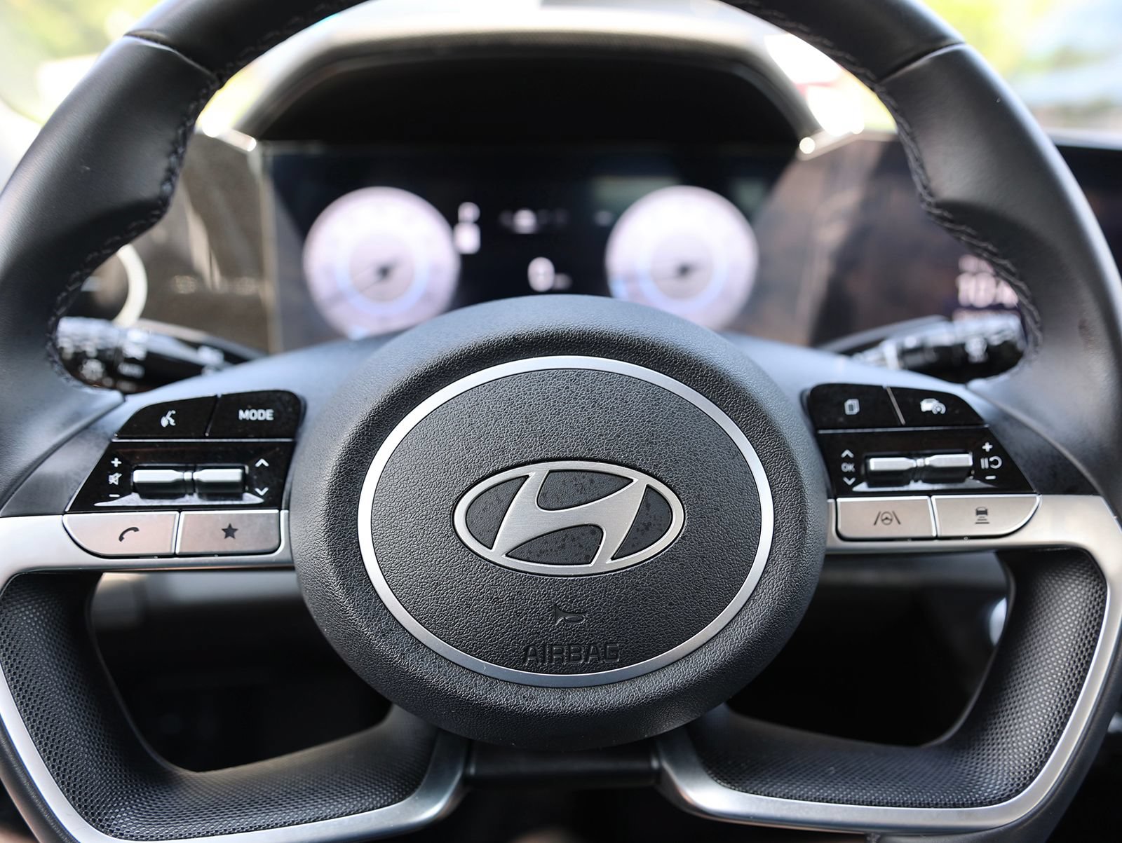 Certified 2025 Hyundai Elantra SEL FWD image 33
