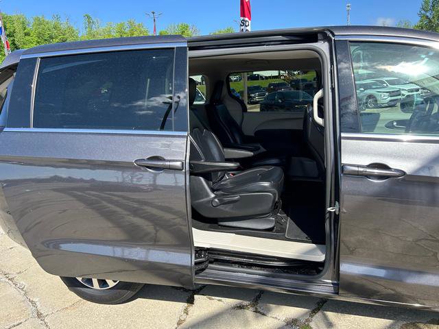 Certified 2023 Chrysler Pacifica Touring-L image 20
