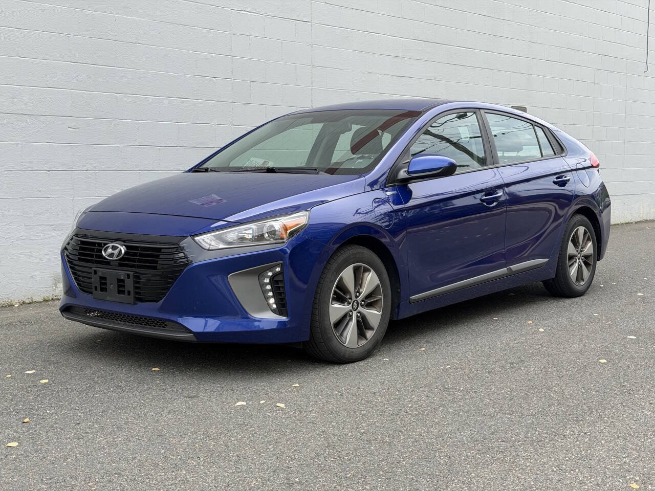 Used 2019 Hyundai Ioniq Plug-In Hybrid FWD image 2