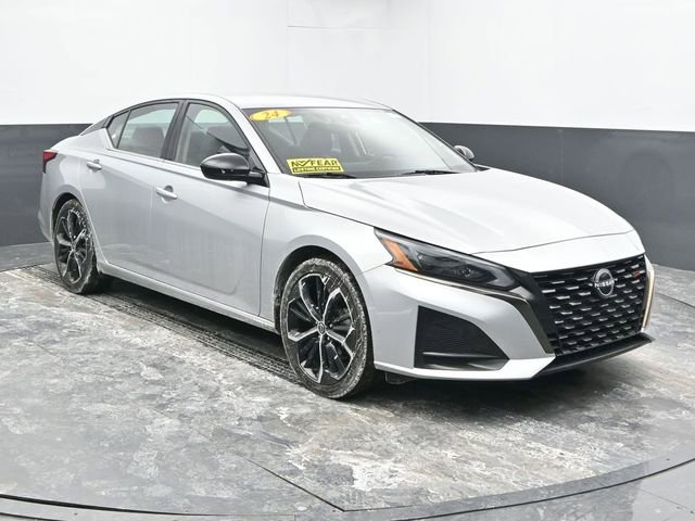 Used 2024 Nissan Altima 2.5 SR image 2