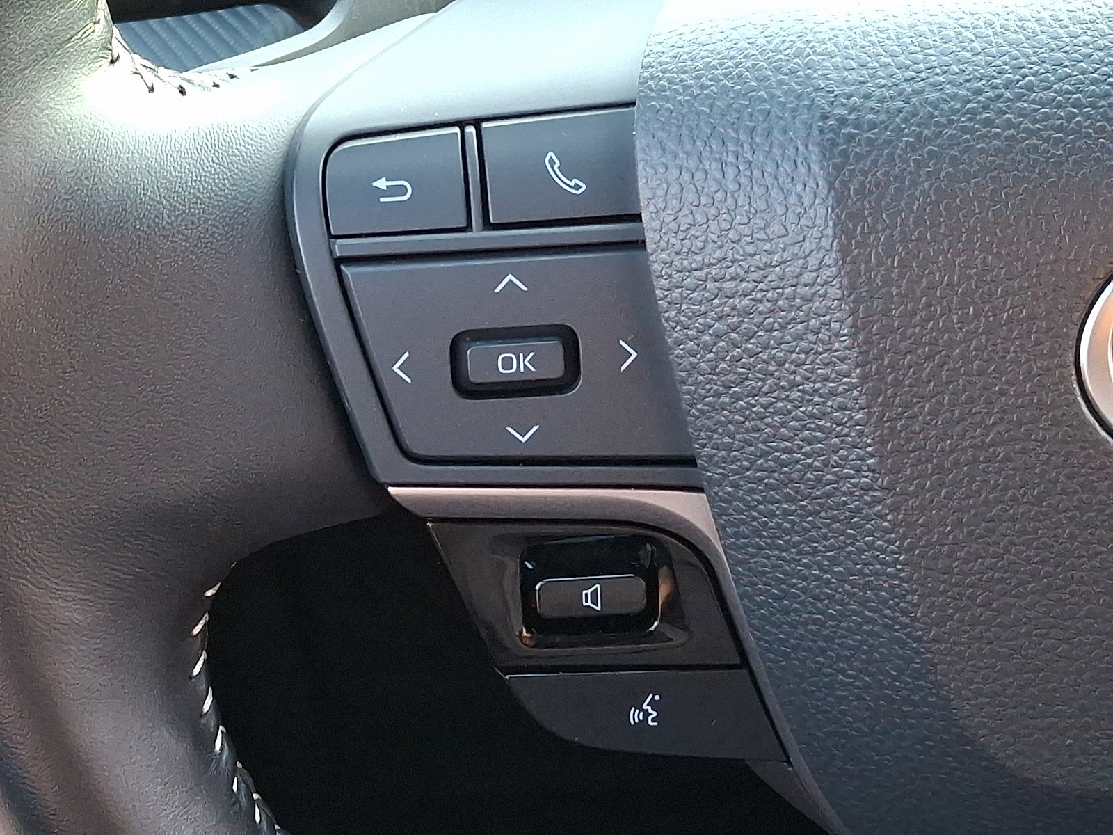 Used 2025 Toyota Camry SE FWD image 21