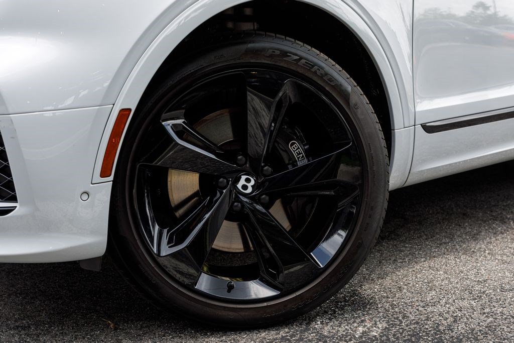 Used 2023 Bentley Bentayga AWD/4WD image 43