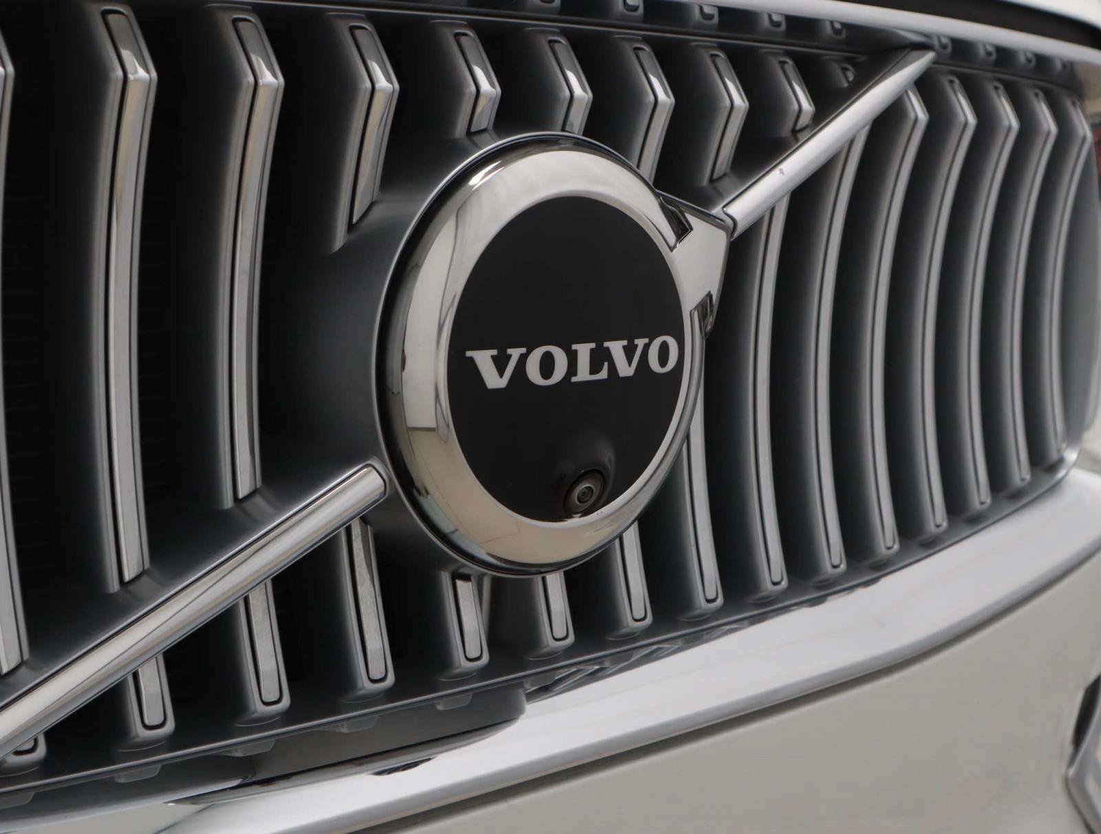 Used 2025 Volvo XC90 T8 Plus w/ Protection Package Premier AWD/4WD image 9