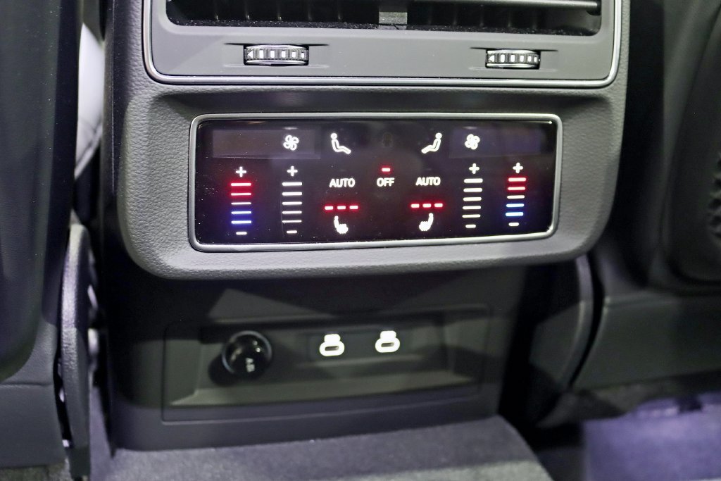 Used 2025 Audi Q8 Prestige AWD/4WD image 29