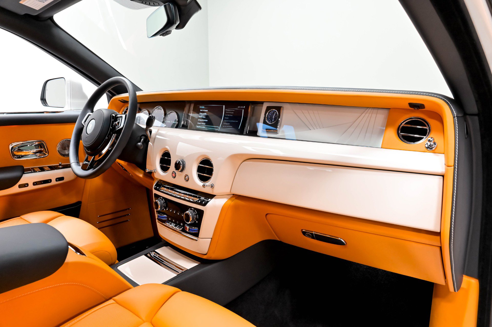 Used 2022 Rolls-Royce Phantom Sedan w/ The Phantom Package RWD image 30