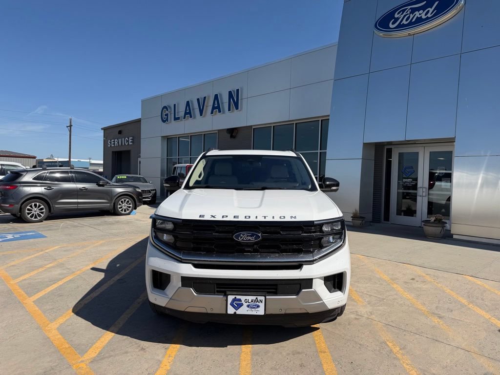 Used 2025 Ford Expedition Max Platinum w/ Driver's Package AWD/4WD image 2