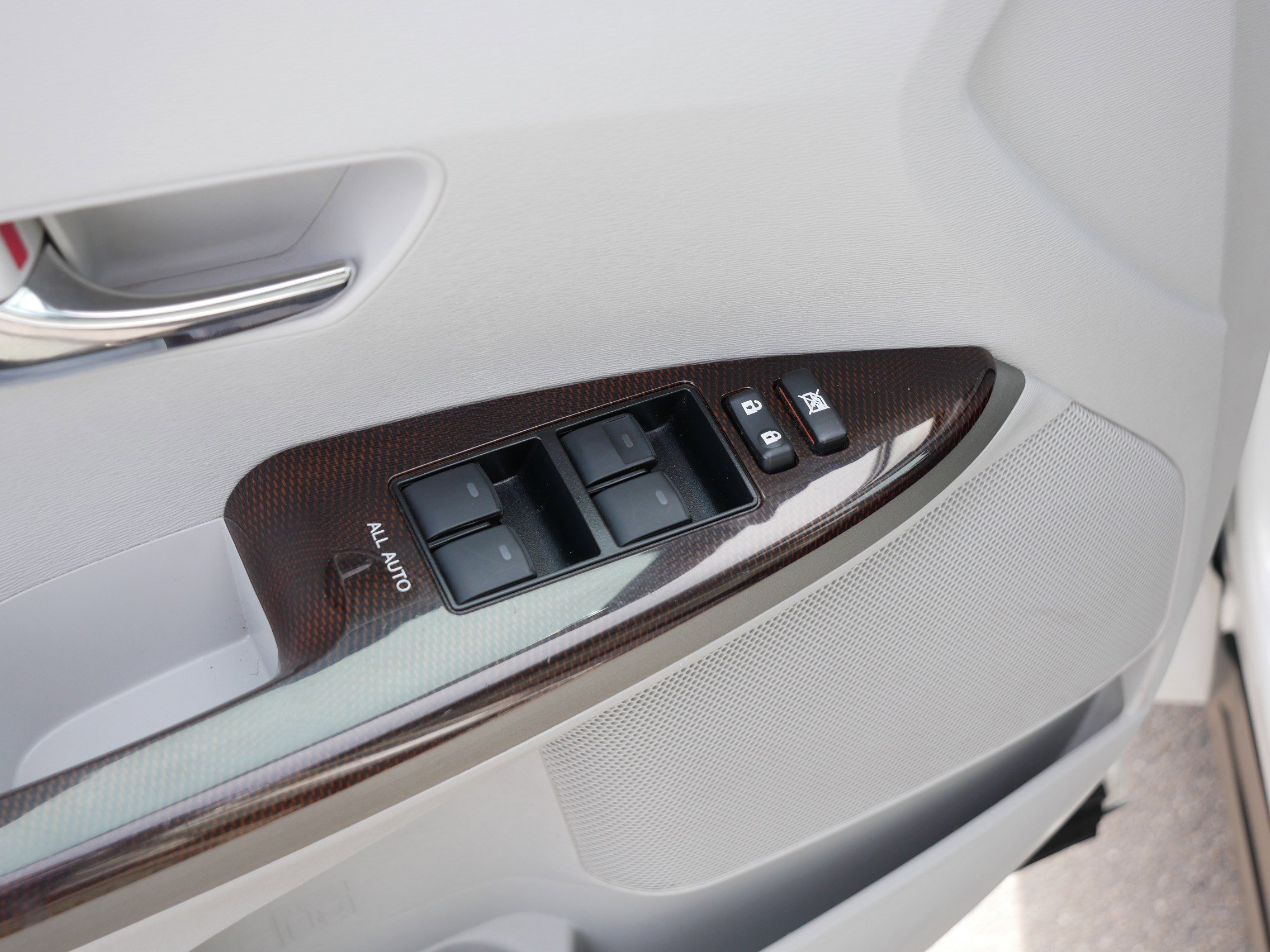 Used 2012 Toyota Venza LE AWD/4WD image 19