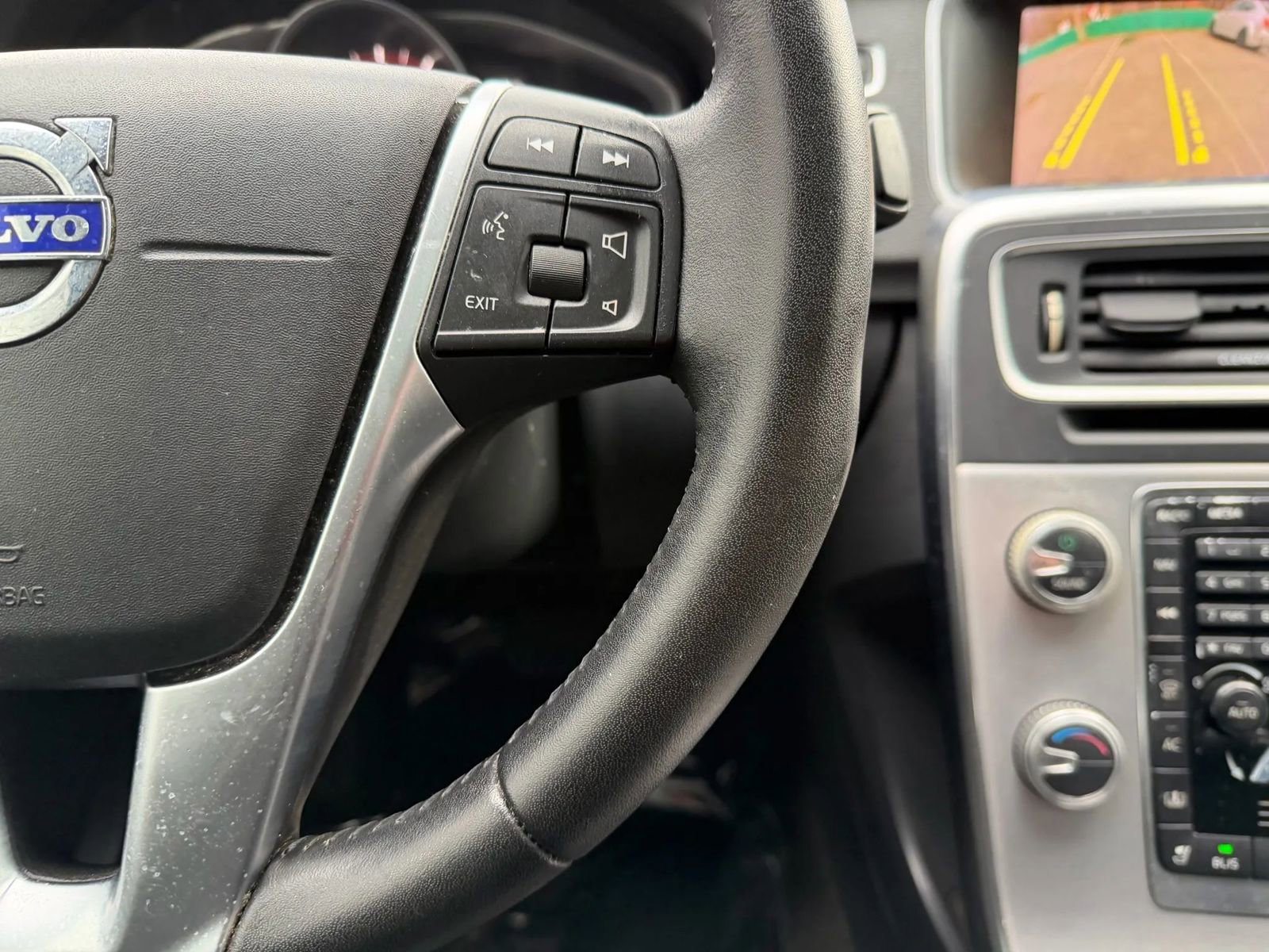 Used 2017 Volvo S60 T5 Inscription image 34