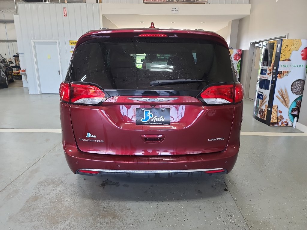 Used 2017 Chrysler Pacifica Limited FWD image 6