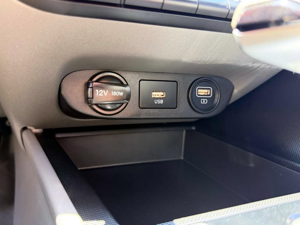 Certified 2023 Hyundai Elantra SE FWD image 29