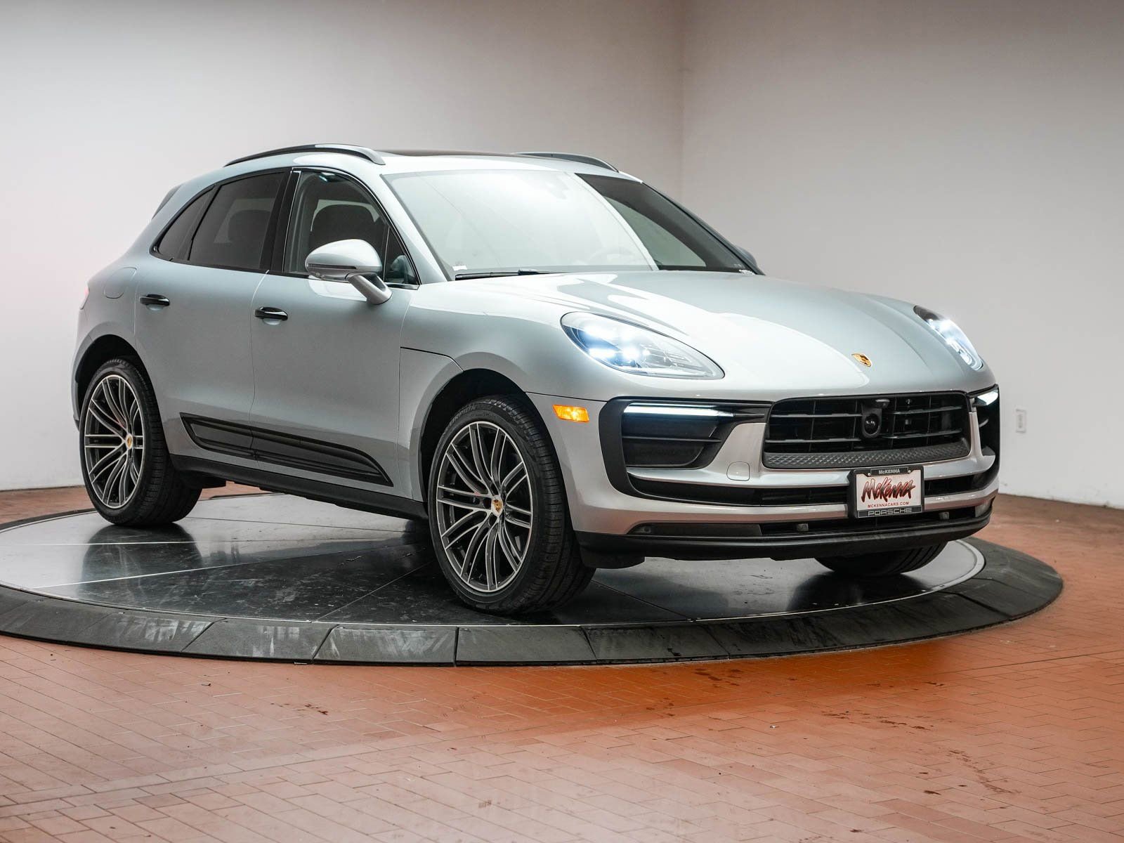 Certified 2025 Porsche Macan image 13