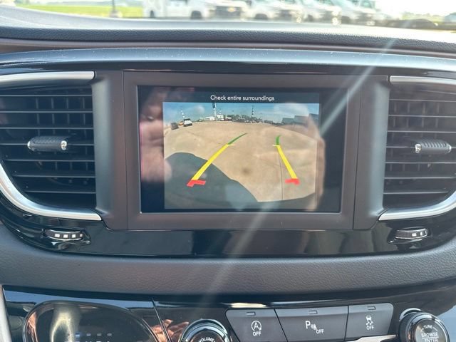 Used 2018 Chrysler Pacifica Touring Plus w/ Tire & Wheel Group FWD image 32