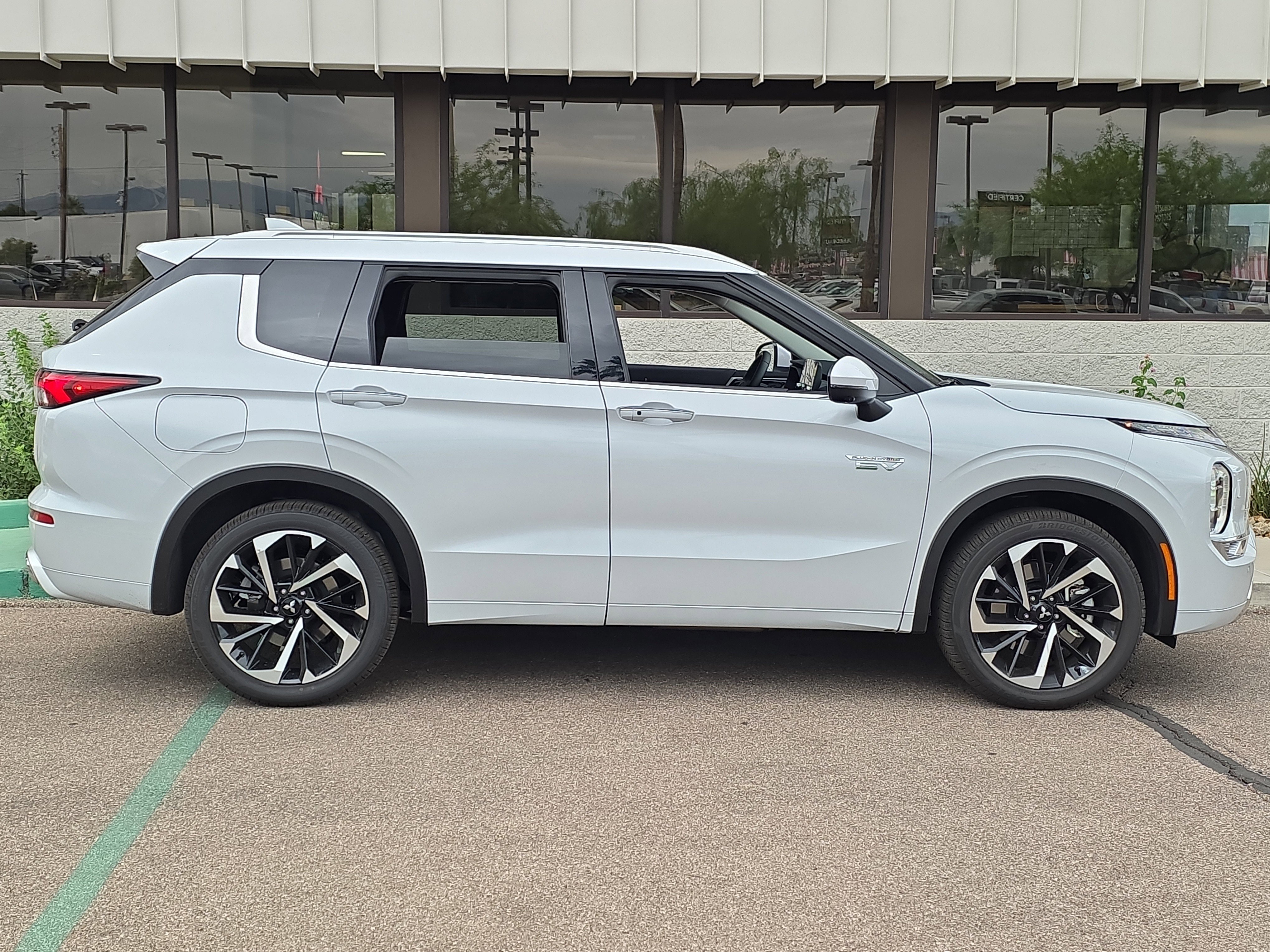 New 2025 Mitsubishi Outlander SEL image 9