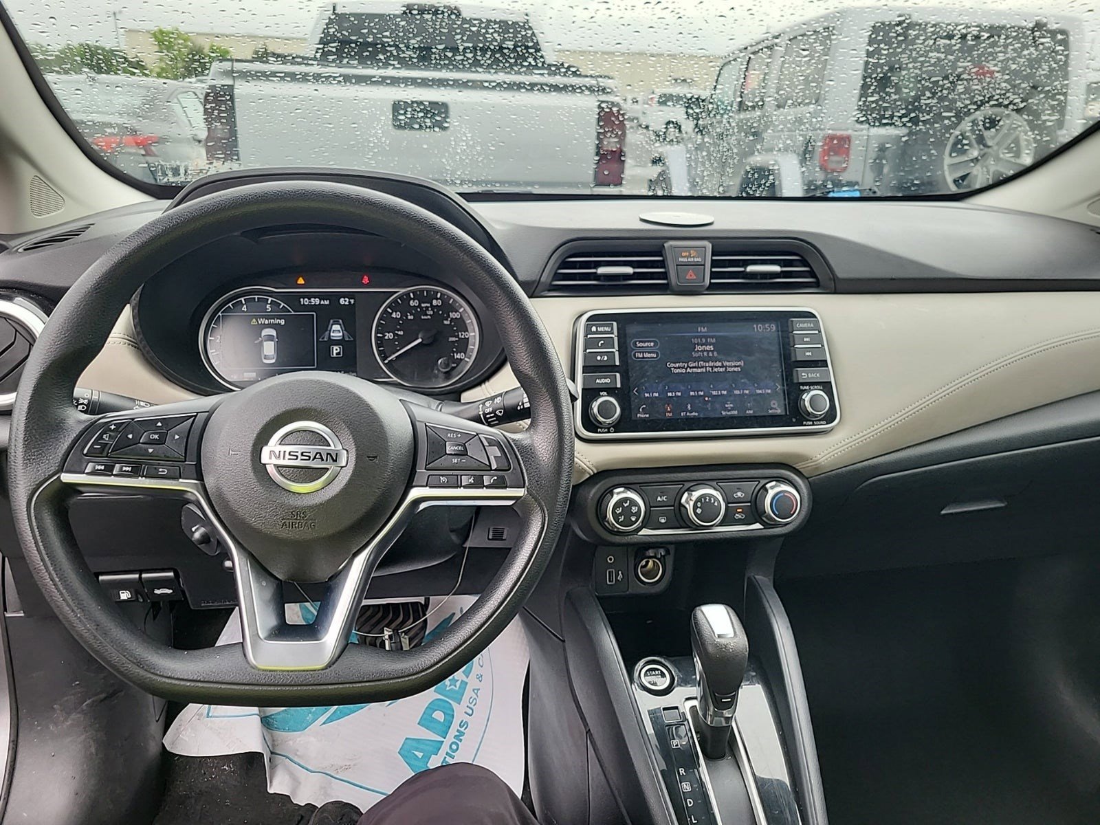 Used 2020 Nissan Versa SV FWD image 8