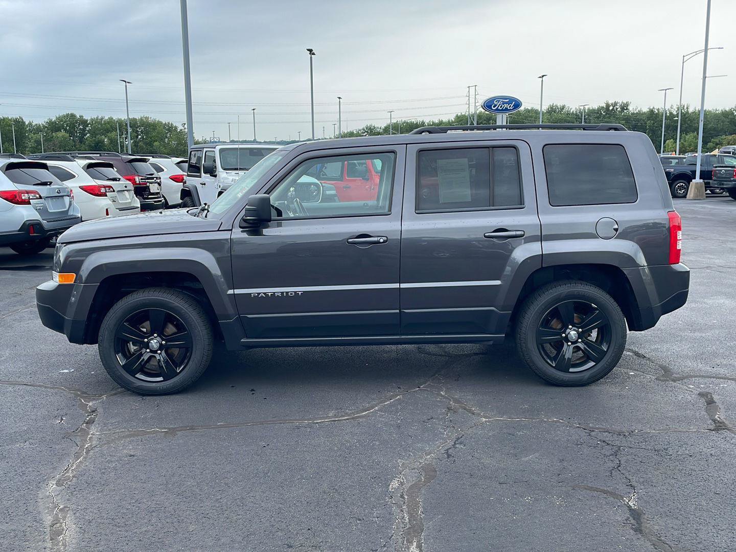 Used 2017 Jeep Patriot Latitude AWD/4WD image 2